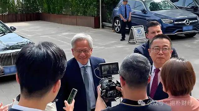 杭州嘉里中心POP MART打造全国首个THE MONSTERS森林秘密基地